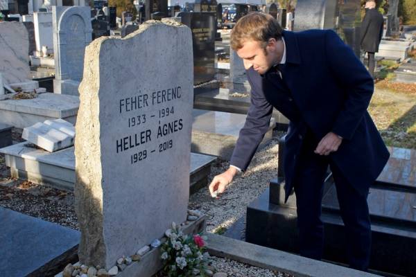 Emmanuel Macron a Kozma utcai zsidó temetőben Heller Ágnesre emlékezett