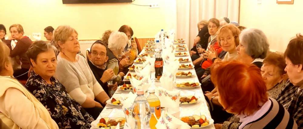 Közös tanulás és tu bisváti ünnepi hangulat a Héber Imre Klubban | Mazsihisz