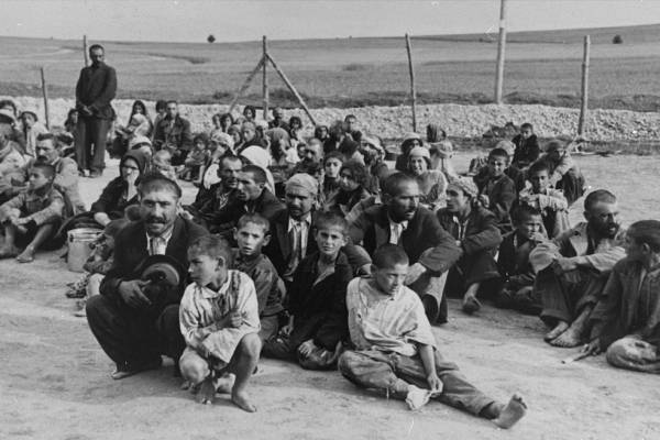 Emlékezzünk: e napon rendelte el Himmler a romák deportálását Auschwitzba