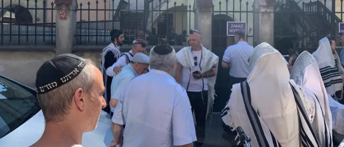 Zsidó világbotrány Krakkóban: nem engedték be a zsidók a zsidókat a zsinagógába
