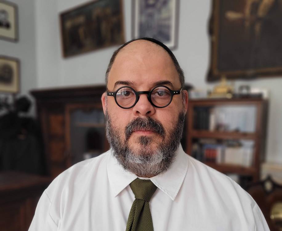 Radnóti rabbi: „Vágjam vagy ne vágjam?” – miért ünneplünk meg egy hajvágást? |...