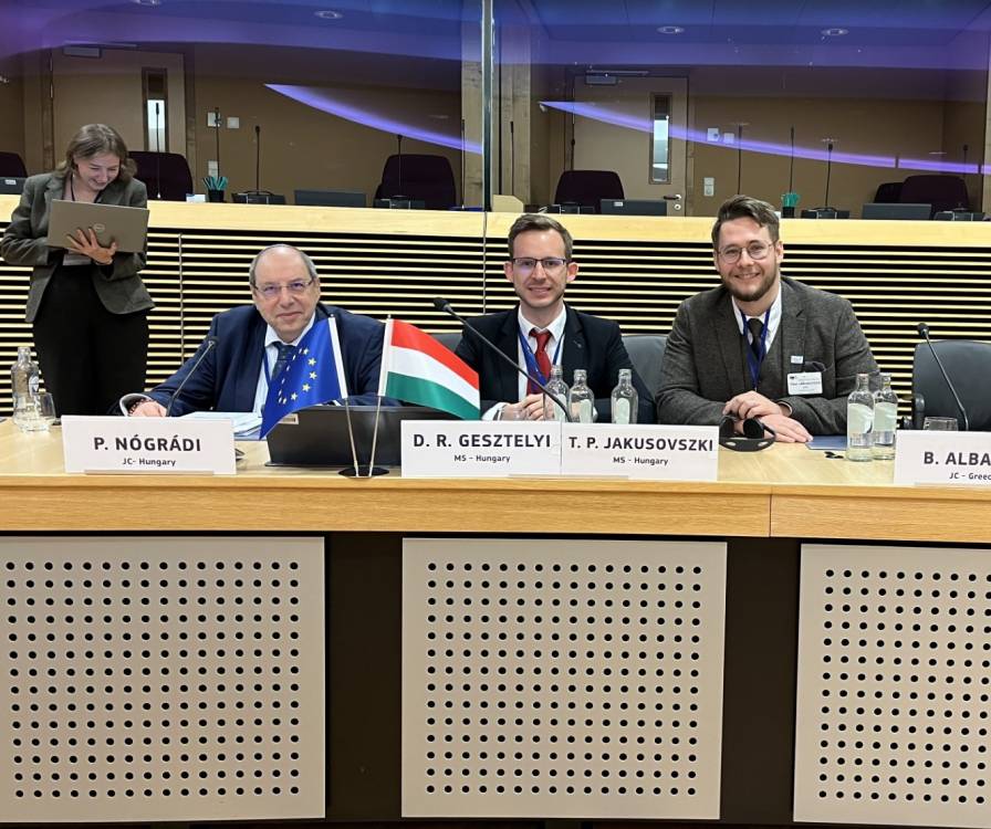 Tragikus helyzet: Ellenséges közhangulat, összeesküvés-elméletek,...