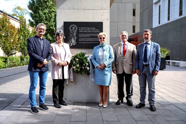 Emléktábla a Bródy Adél Izraelita Gyermekkórház tiszteletére