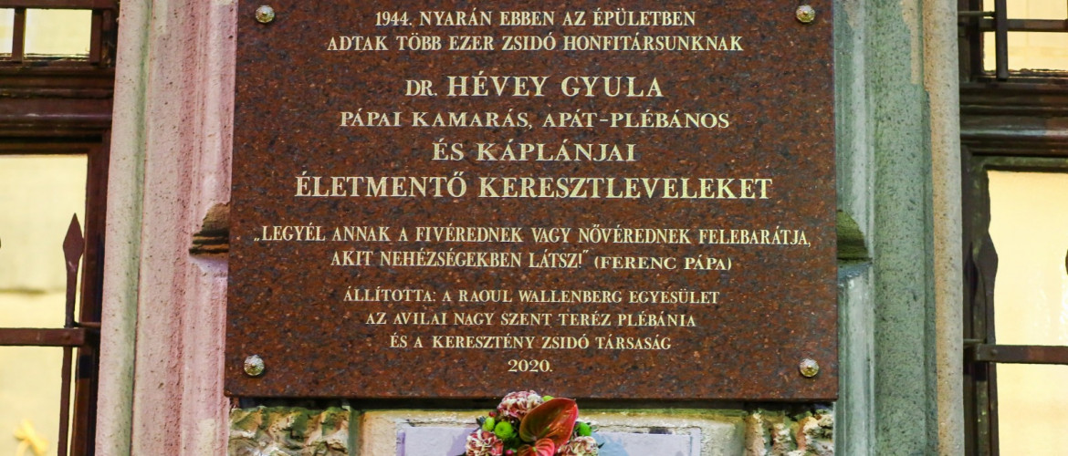 Emléktáblát avattak a zsidó honfitársait mentő Hévey Gyula plébános tiszteletére