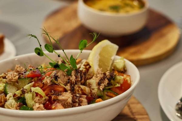 A
kóser nem mindig egészséges, a kóser finom – Ebéd a Kosher Deliben
