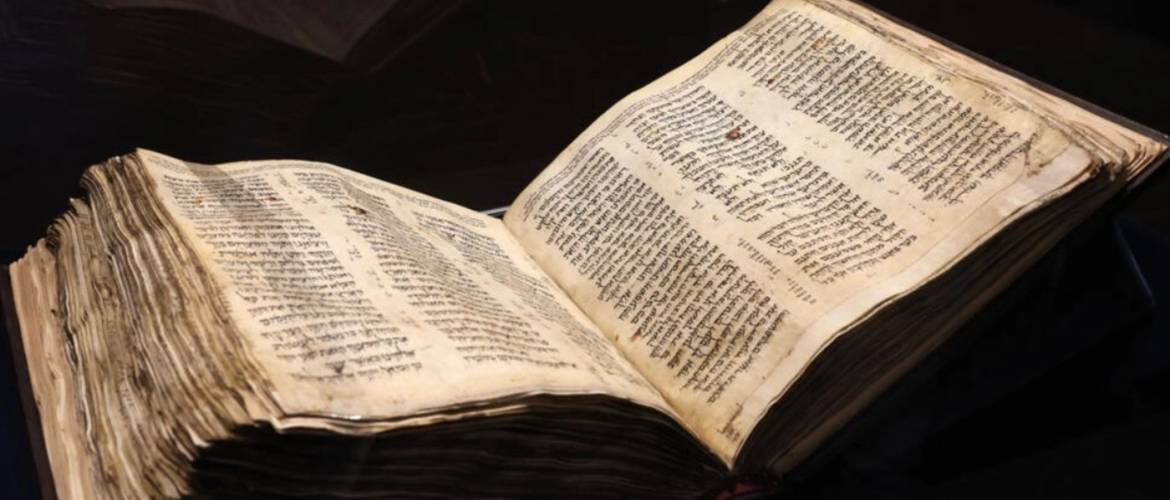 Elárverezése előtt bárki megtekintheti a világ legrégebbi bibliai kéziratát Tel-Avivban