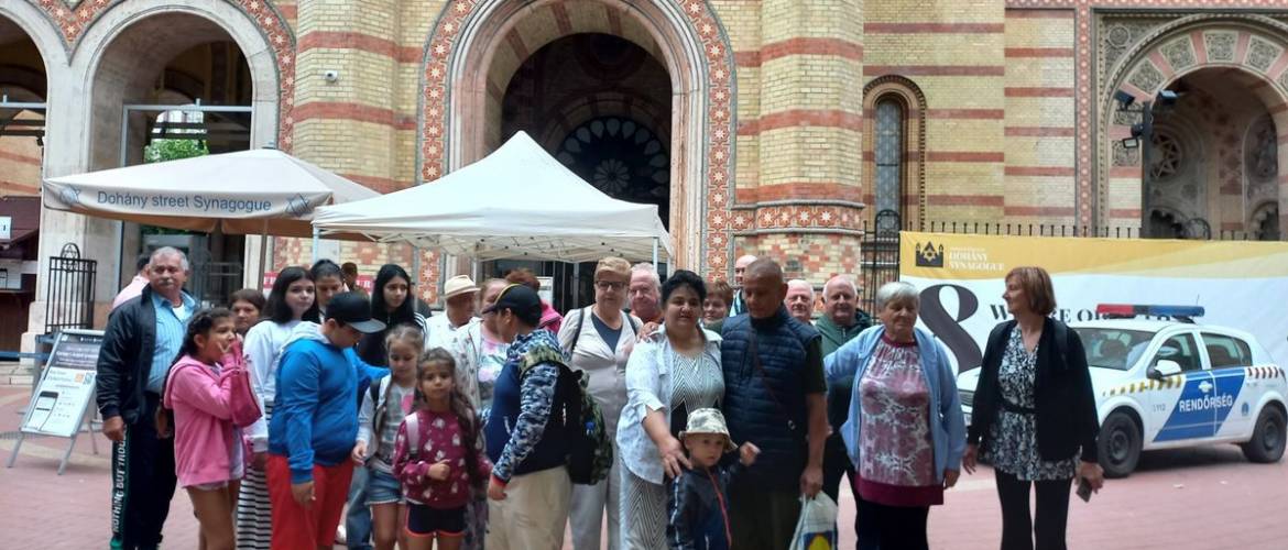 A bocföldei roma nemzetiségi csoport a Dohány utcai zsinagógában