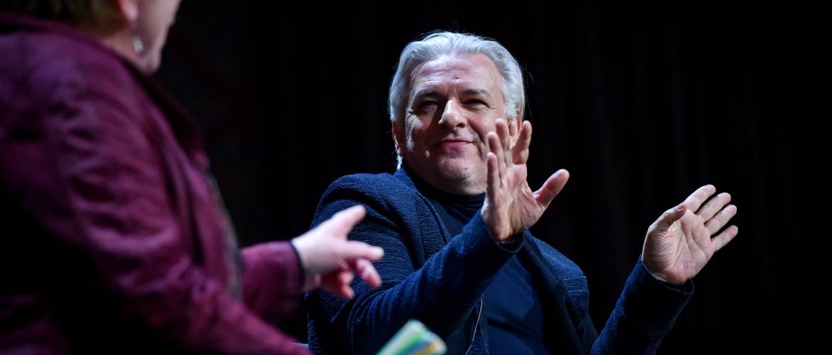 A jó színház nem válaszokat ad, hanem együtt gondolkodik a nézővel – Csáki Judit beszélgetése Alföldi Róberttel