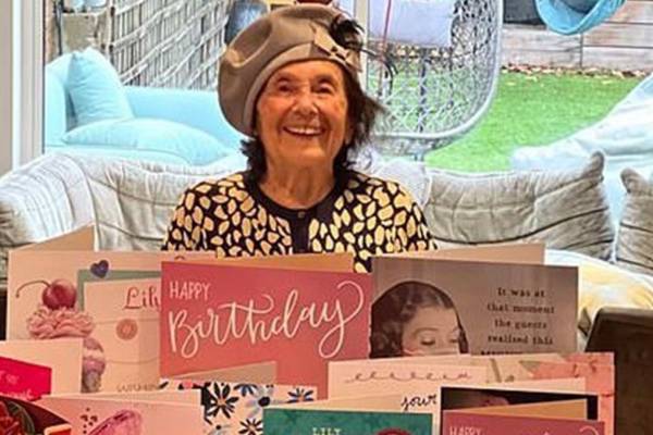 Több száz képeslapot kapott születésnapjára Lily Ebert, a 98 éves tiktok sztár