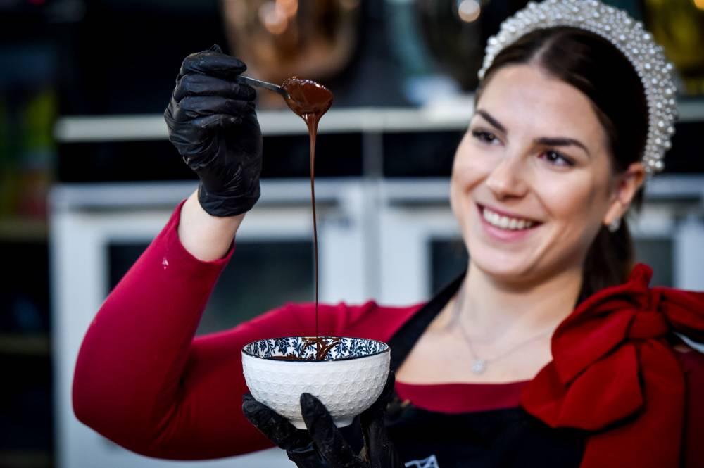 Purimi édes pillanatok: süssünk együtt hámántáskát Mercivel! (videó) | Mazsihisz