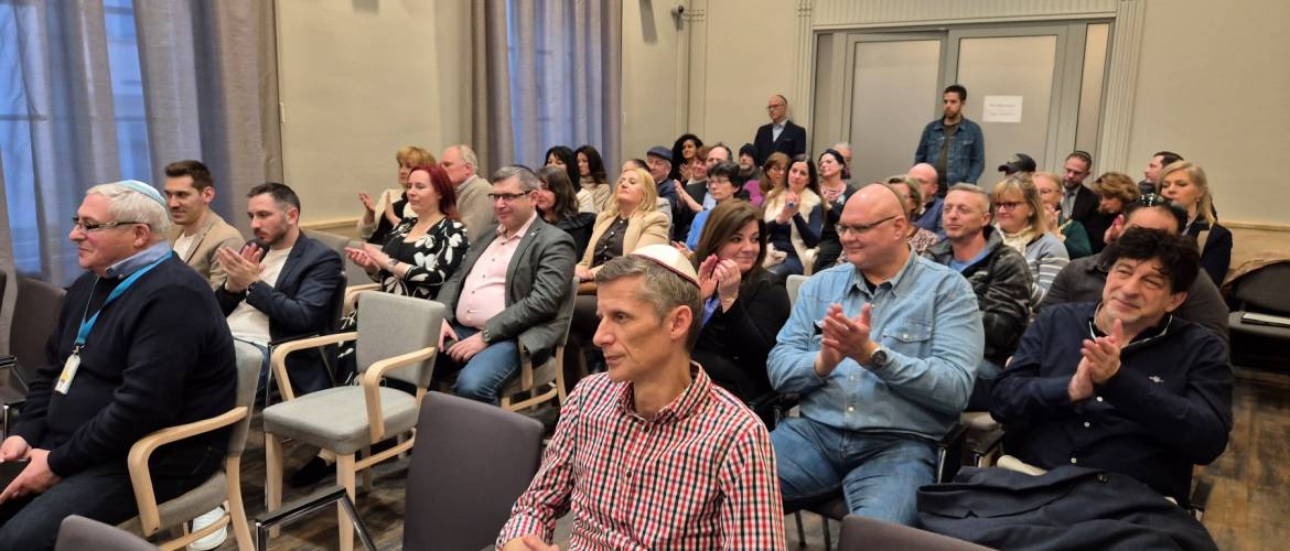 Dr. Róna Iván: „Lehetetlent nem ismerünk, a csodára egy napot várni kell"