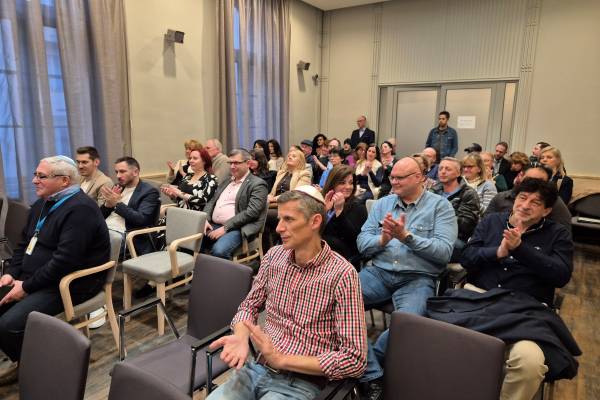 Dr. Róna Iván: „Lehetetlent nem ismerünk, a csodára egy napot várni kell"