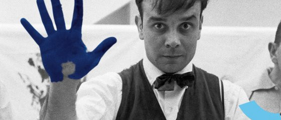 Mai születésnapos: Yves Klein, a feketeöves botrány-képzőművész, aki feltalált egy új színt