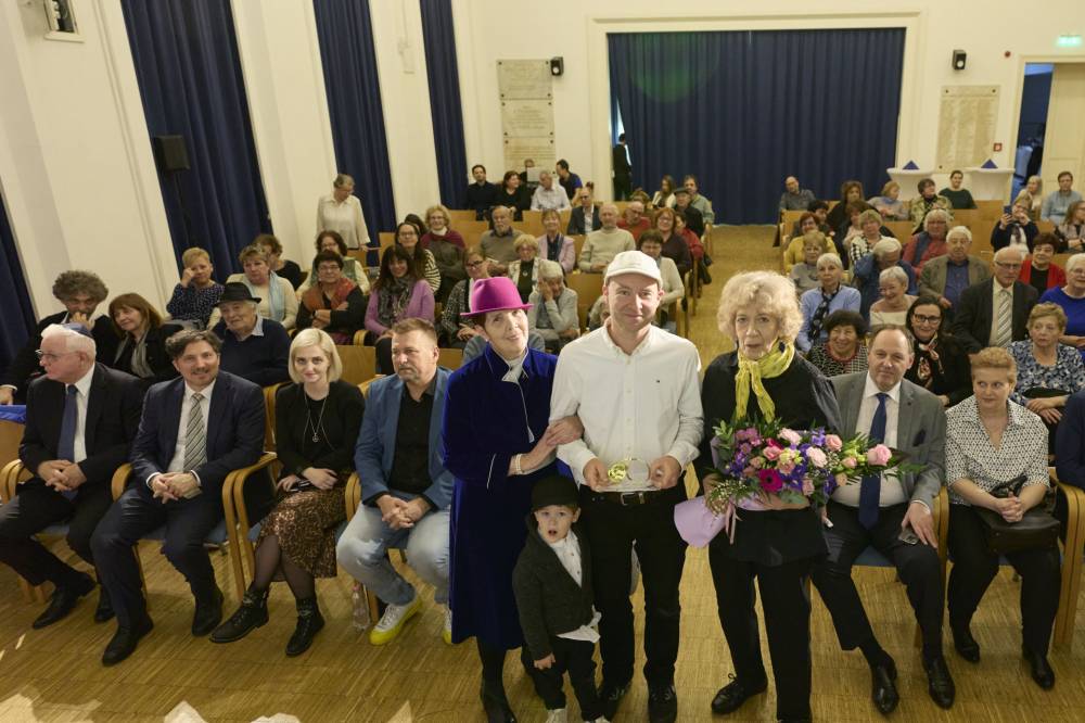 Emberség és példamutatás: Az Élet Menete Alapítvány átadta a Kézdy...