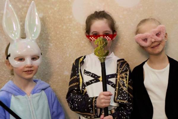 Purimi kavalkád a Bálint házban