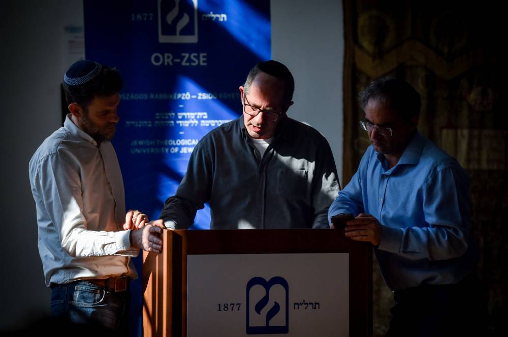 Megila-olvasás a rabbiképzőn fényben és árnyékban | Mazsihisz