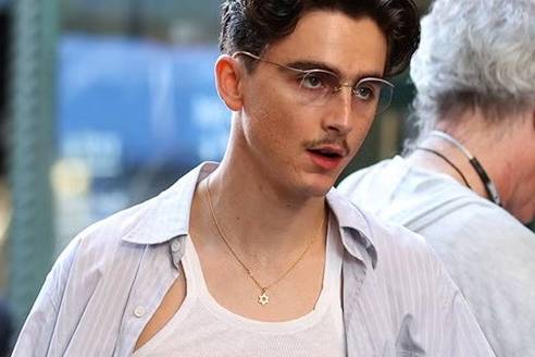 Lenyűgöző zsidó részletek Timothée Chalamet új filmjében, a Marty Supreme-ben
