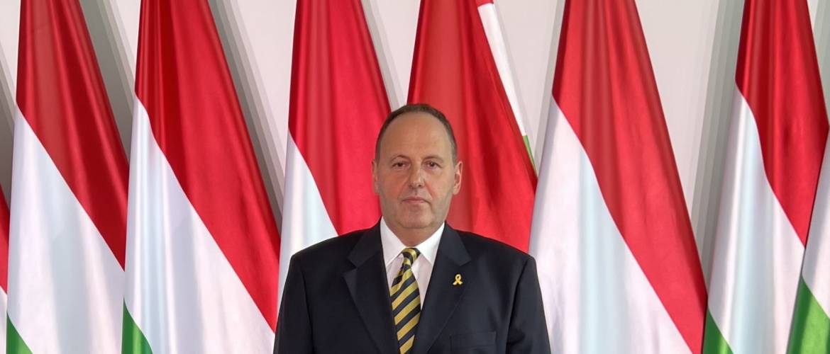 A Magyar Érdemrend lovagkeresztje kitüntetésben részesült Mester Tamás