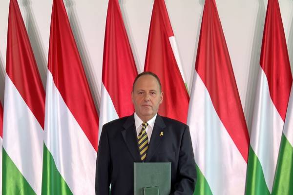 A Magyar Érdemrend lovagkeresztje kitüntetésben részesült Mester Tamás