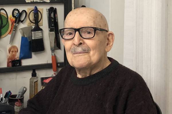 Meghalt az ikonikus emblémák és filmplakátok tervezője, Joe Caroff grafikus
