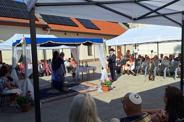 Öt év után újra zsidó esküvő volt a Miskolci Zsidó Hitközségen – mazel tov!