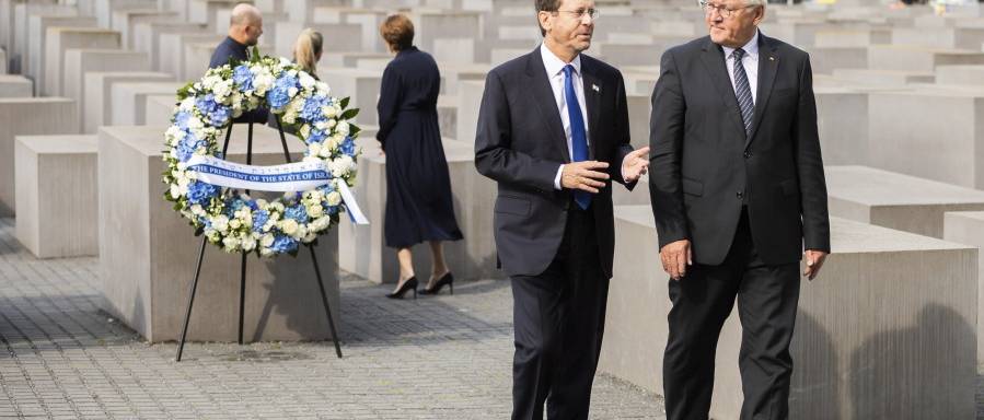 Jichák Hercog elnök Berlinben: „Csak a halottaknak van joguk felejteni"