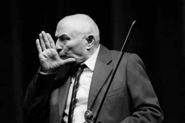 111 éve megszületett Alfonzó, a világ legerősebb zsidó parodistája