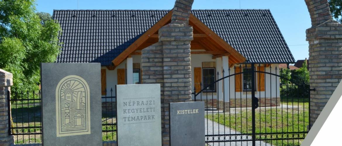 Temetőavatás és kiállítás Kisteleken