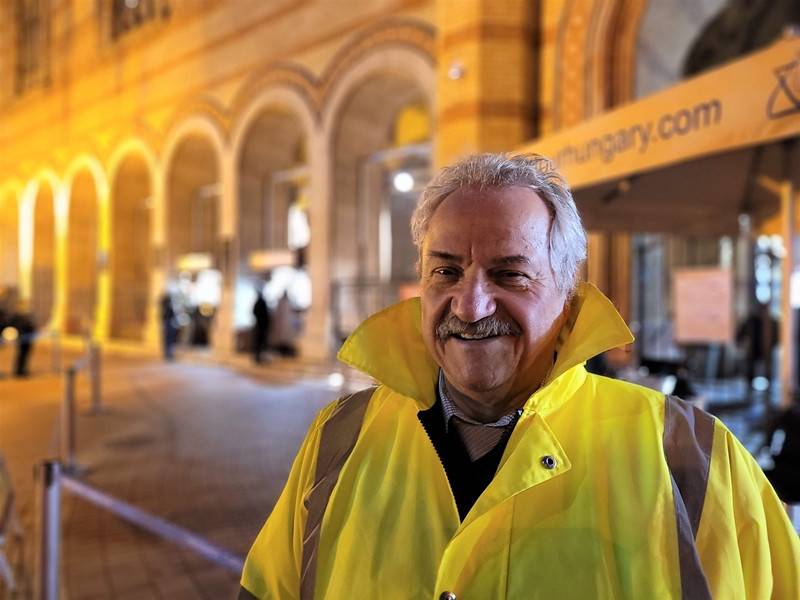 Az idegenvezetéstől a vezérigazgatói székig, majd  a Mazsihiszig: portré Róna Ivánról | Mazsihisz
