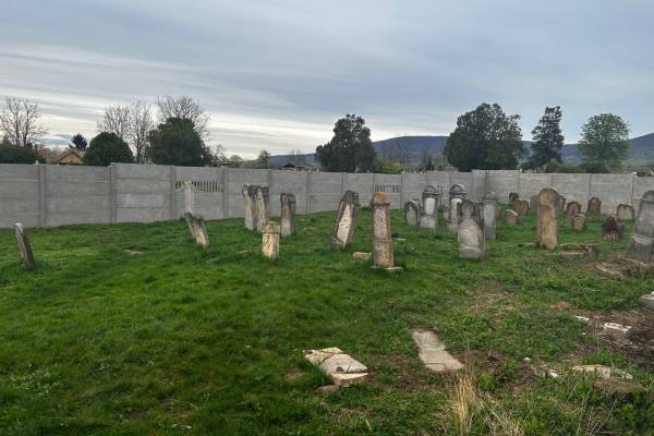 Szép és modern kerítést kapott a vilmányi zsidó temető
