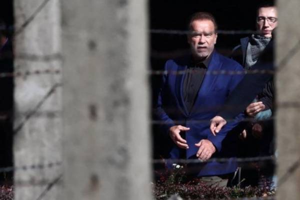 Mécsest gyújtott Auschwitzban Arnold Schwarzenegger