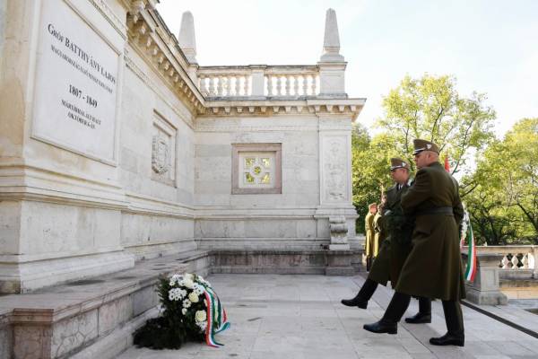 A Batthyány-mauzóleumnál ma a Mazsihisz elnöke képviselte a zsidóságot