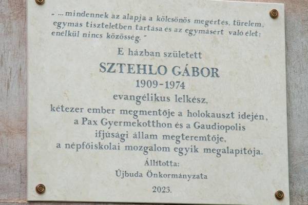 Emléktáblát avattak Sztehlo Gábor evangélikus lelkész tiszteletére