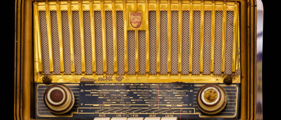 Mikor indult a világ első zsidó rádiója?