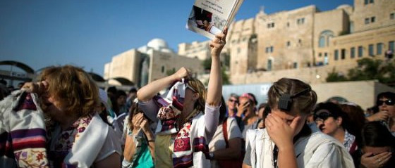 Hol imádkozhatnak a nők? – Netanjahu visszavonta a történelmi megállapodást a Siratófalról