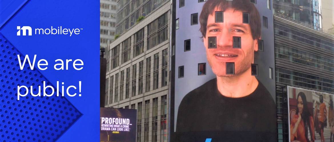 Magyar zsidó fiatalember óriásreklámban a Times Square-en