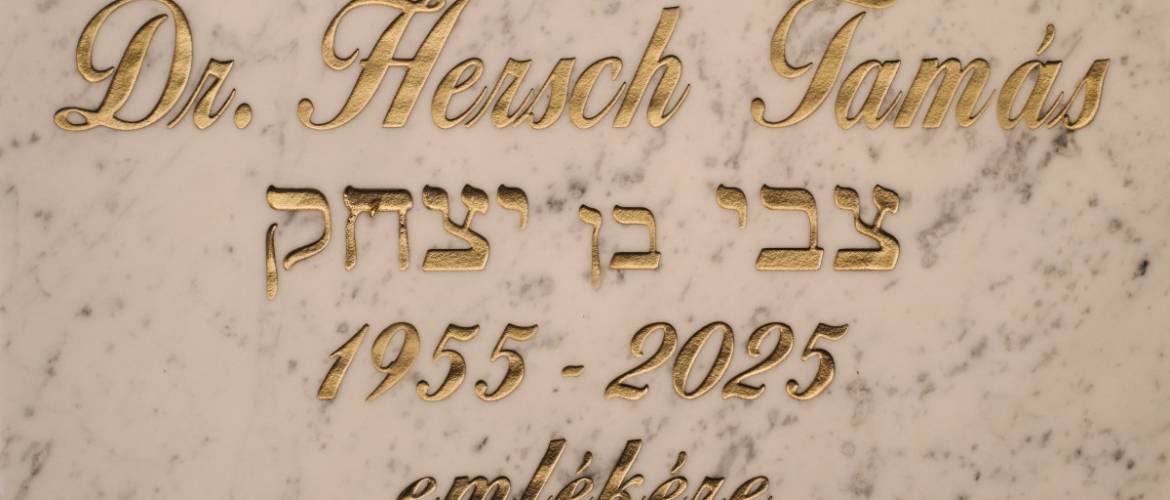 Emléktábla dr. Hersch Tamásnak, akire „éjjel-nappal lehetett számítani"