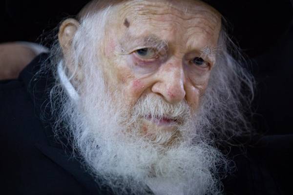 Ma temetik Hájim Kanyevszki rabbit, az izraeli zsidó ultraortodoxia vezetőjét