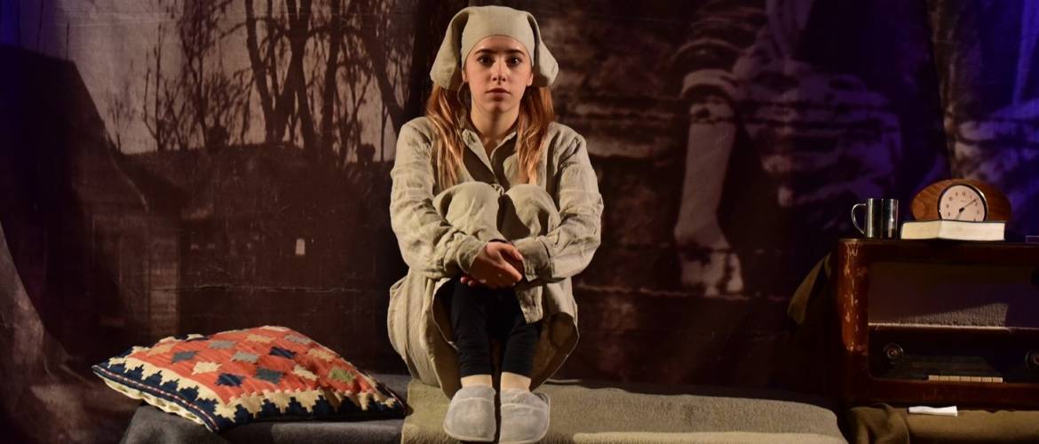 Kislány a pokolban – meghívó színházi előadásra