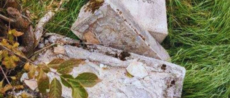 Megrongáltak húsz zsidó síremléket a rimaszécsi temetőben