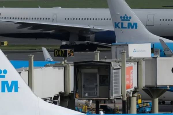 Ortodox zsidók diszkriminációra hivatkozva beperelték a Delta és a KLM légitársaságot