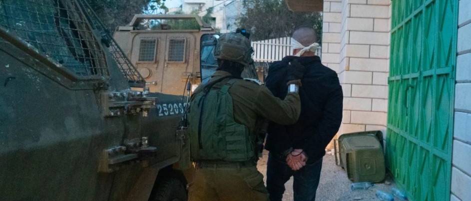 Izrael: Letartóztatták az öt embert megölt terrorista testvérét és több rokonát