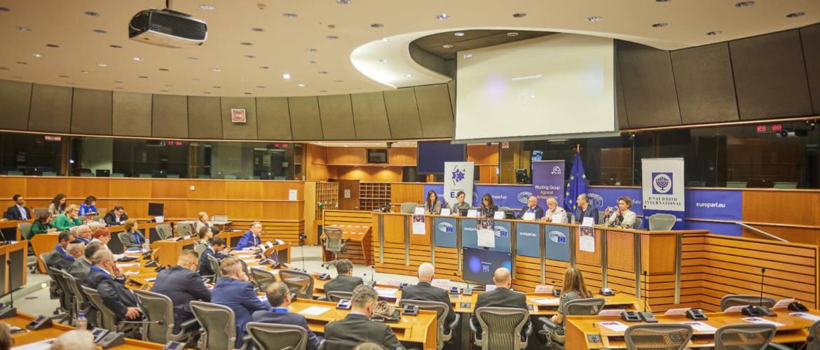 „Izrael sajátos érdekeit harmonizálni kell a diaszpóra regionális érdekeivel”