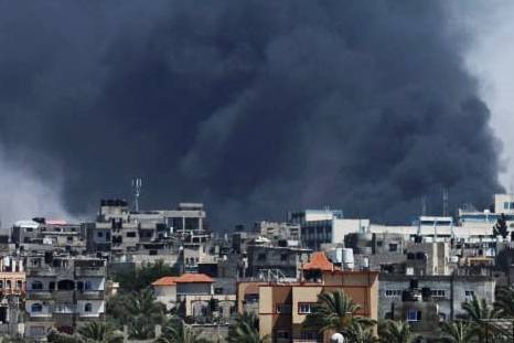 Rakétatámadás délután Tel Aviv ellen, halálos csapások este Gázában