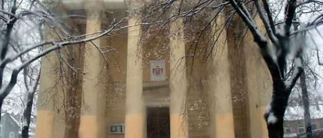 Szomorú győzelem: zsidó sírkövekből épült lépcsőt bontottak le a keresztény templomban