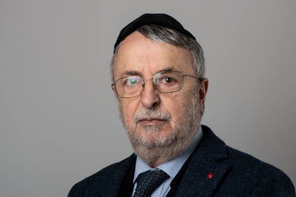 „Metéljétek körül előbőrötök húsát és ez legyen a szövetség jele köztem és  köztetek.”