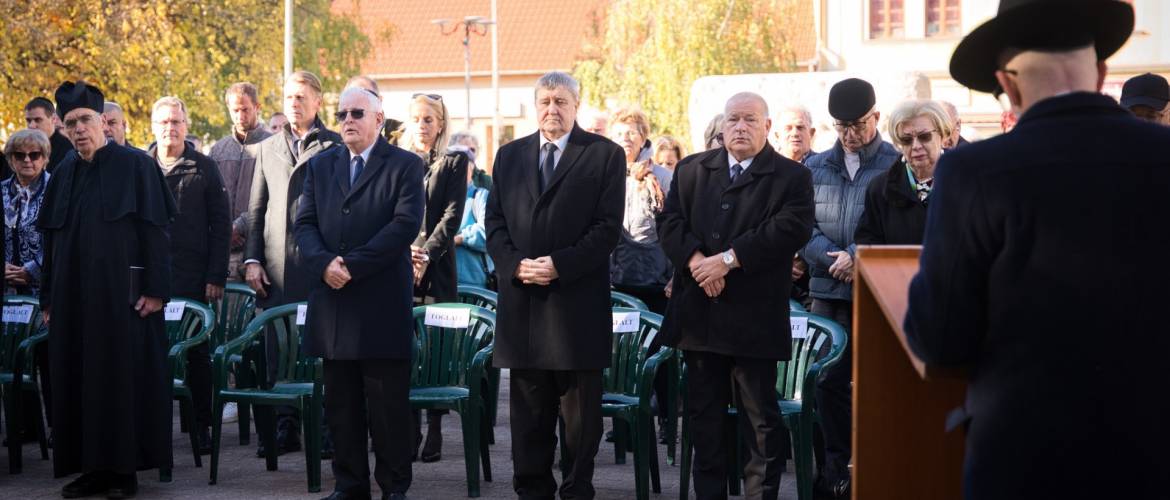 Visszahelyezték méltó helyére a mezőkövesdi holokauszt-emlékművet