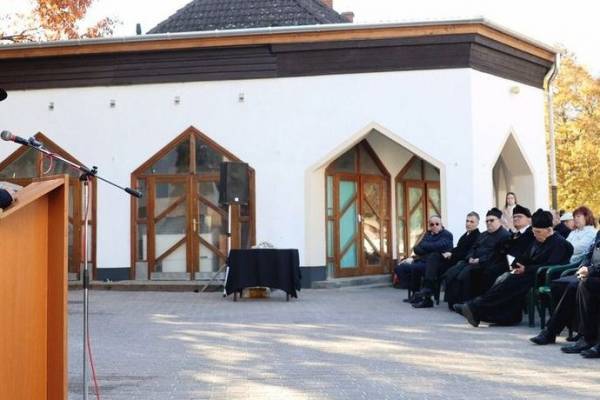 Visszahelyezték méltó helyére a mezőkövesdi holokauszt-emlékművet