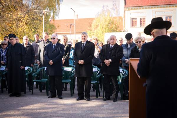 Visszahelyezték méltó helyére a mezőkövesdi holokauszt-emlékművet
