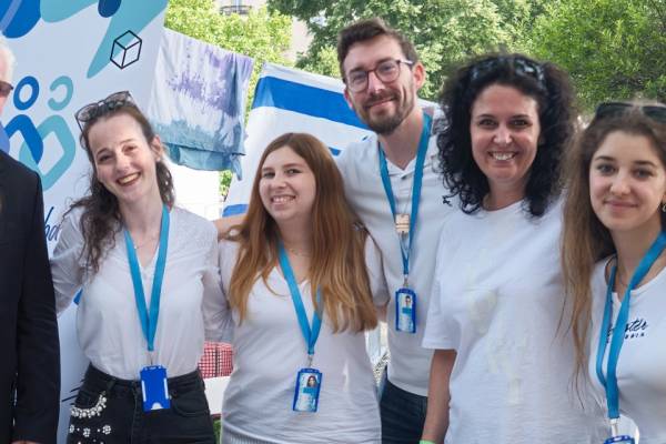 Több ezren ünnepeltük a 76 éves Izraelt a Szent István parkban